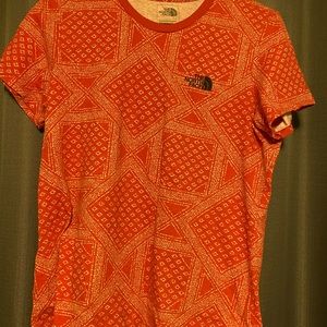 THE NORTH FACE patterned tee with logo